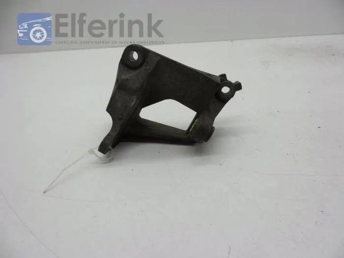 Power steering pump bracket Saab 900