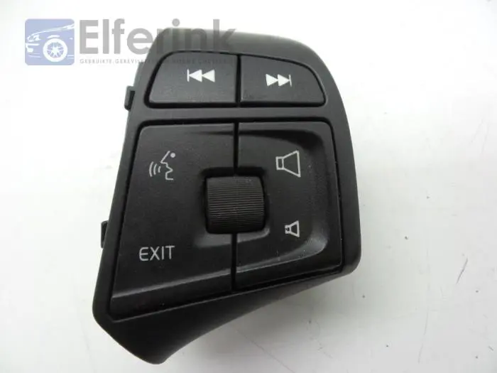 Steering wheel mounted radio control Volvo XC70