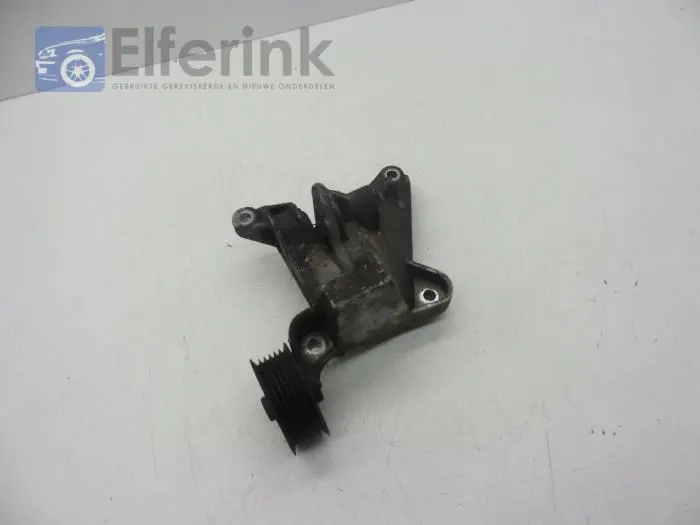 Alternator lower bracket Saab 9-3