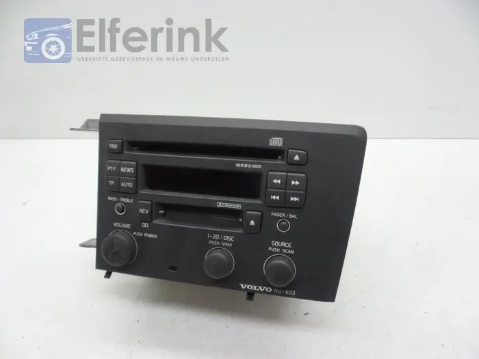 Radio CD player Volvo V70