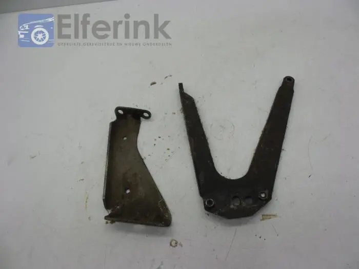 Engine mount Saab 99