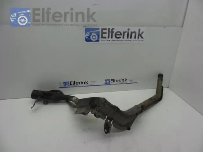 Fuel tank filler pipe Opel Insignia