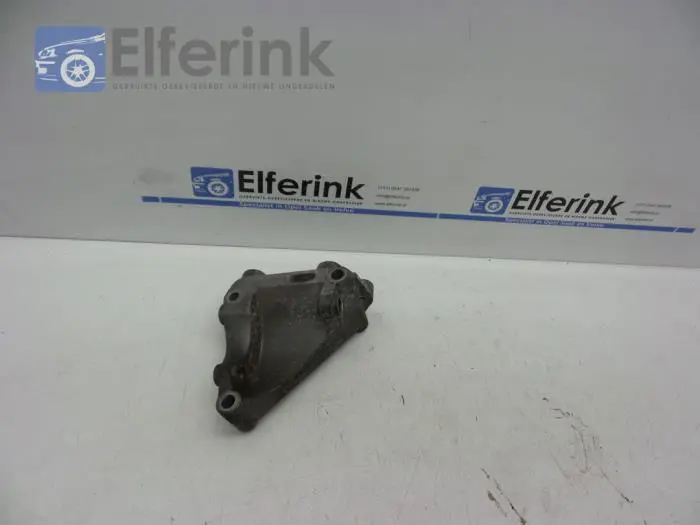 Power steering pump bracket Saab 9-3 03-