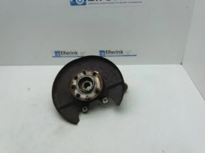 Fusee links-voor Saab 900