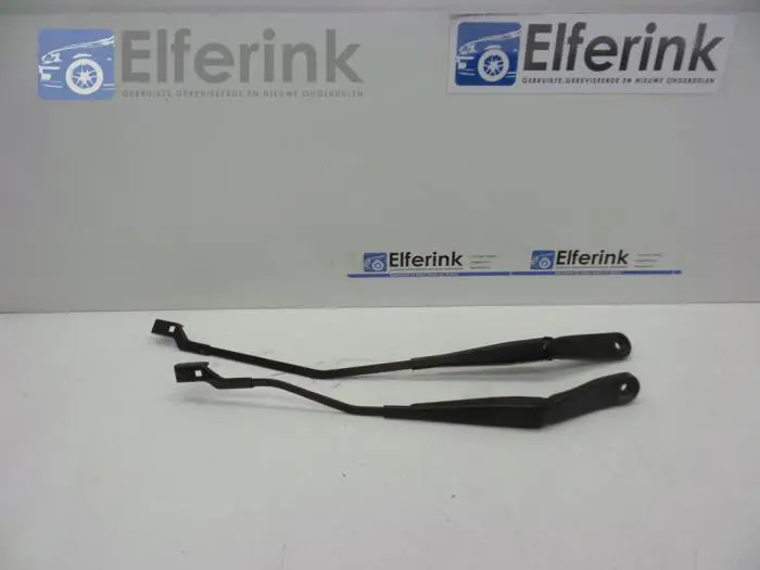 Front wiper arm Volvo V40