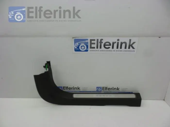 Trim strip, front right Volvo S90