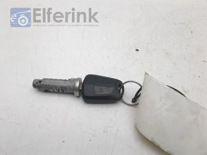 Ignition lock + key Opel Corsa