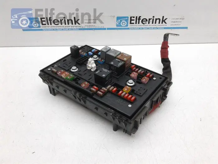 Fuse box Opel Ampera