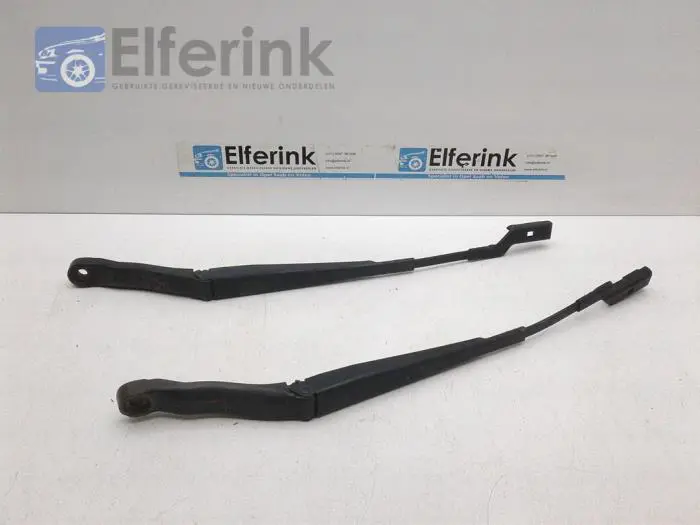 Front wiper arm Opel Ampera