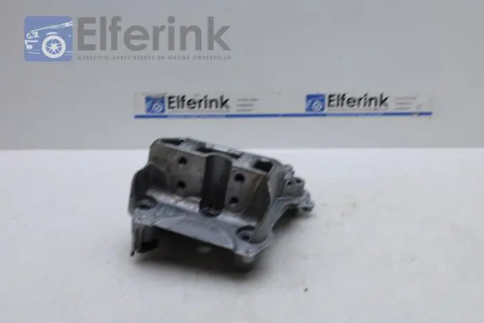 Engine mount Lynk & Co 01