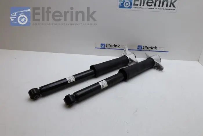 Shock absorber kit Lynk & Co 01