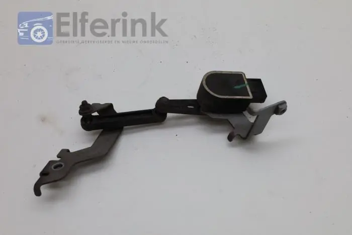 Xenon height adjustment Lynk & Co 01