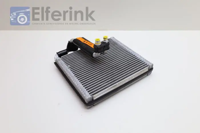 Air conditioning vaporiser Lynk & Co 01