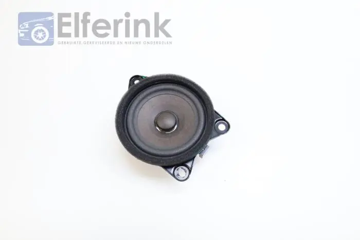 Speaker Lynk & Co 01