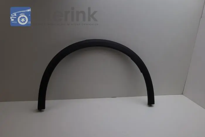 Wheel arch strip Lynk & Co 01