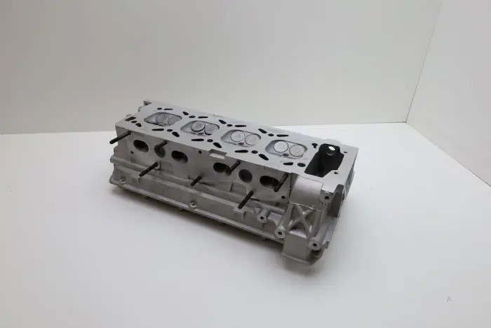 Cylinder head Saab 900