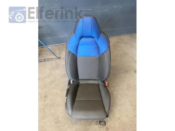 Seat, right Lynk & Co 01