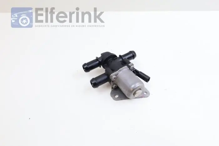 Additional water pump Lynk & Co 01
