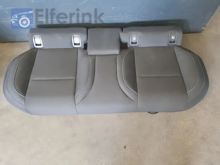 Rear bench seat Lynk & Co 01
