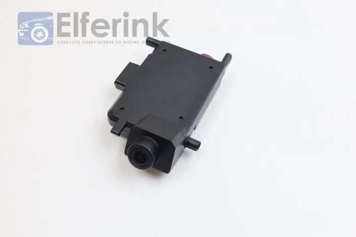 Front camera Lynk & Co 01