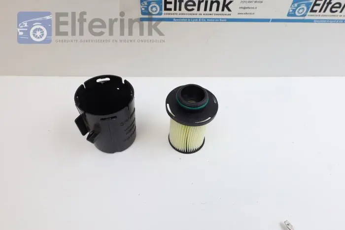Carbon filter Lynk & Co 01