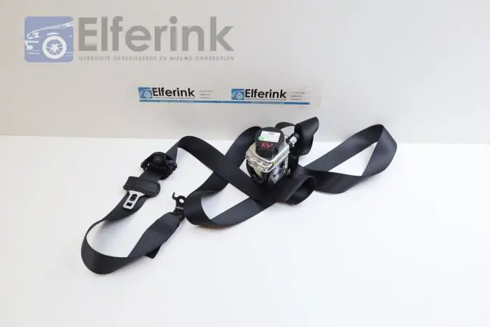 Front seatbelt, right Lynk & Co 01
