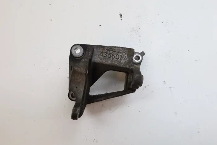 Power steering pump bracket Saab 900