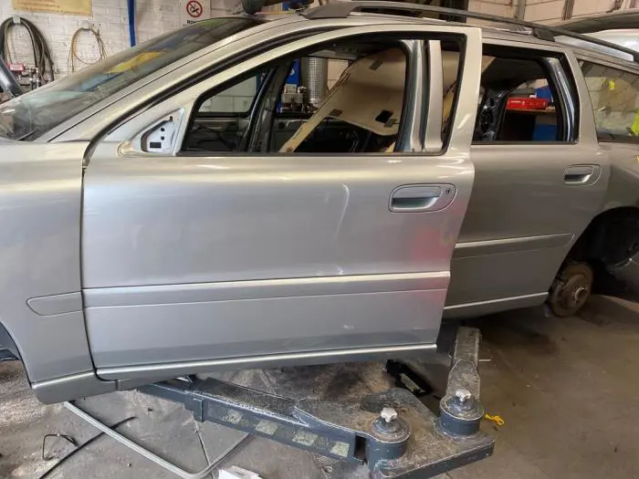 Door 4-door, front left Volvo V70/S70