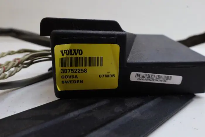 Radio amplifier Volvo V70