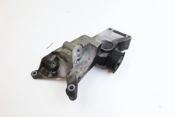 Alternator lower bracket Saab 9-5