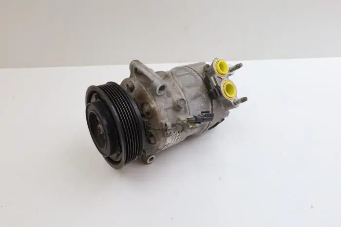 Air conditioning pump Volvo V70