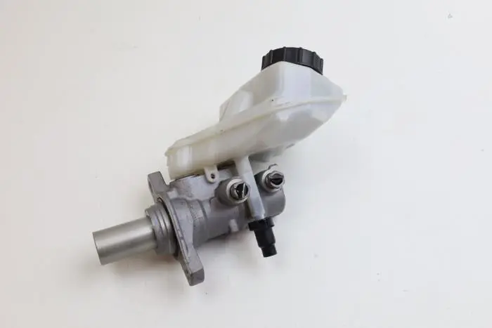 Master cylinder Volvo V70