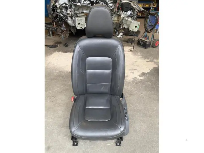 Seat, left Volvo V70