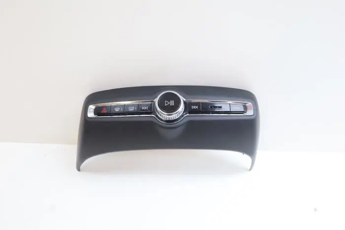 Radio control panel Volvo XC40