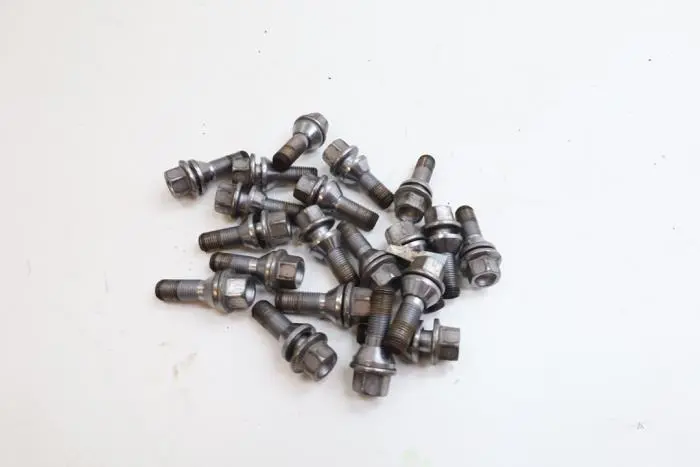 Set of wheel bolts Volvo XC40