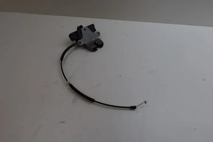 Tailgate lock mechanism Volvo S80