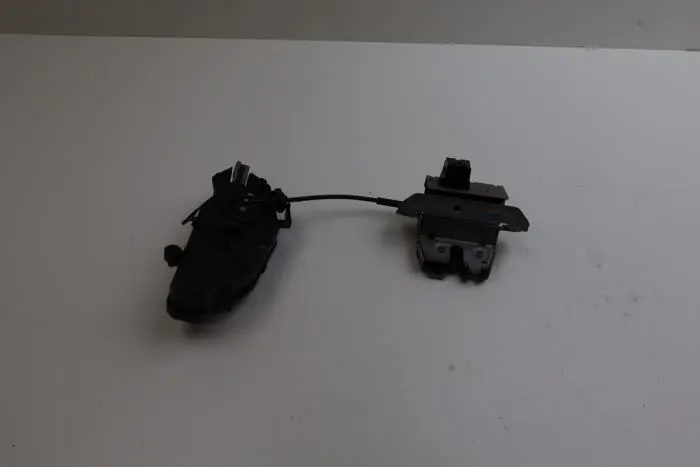 Tailgate lock mechanism Volvo XC70