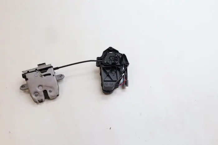 Tailgate lock mechanism Volvo XC60