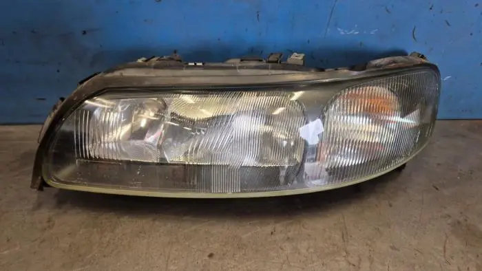 Headlight, left Volvo V70