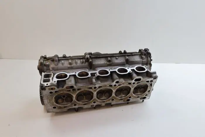 Cylinder head Volvo S80