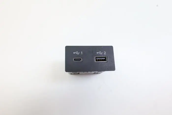 USB-Stecker Lynk & Co 01