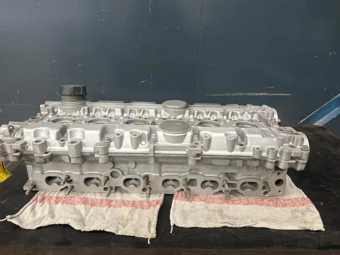 Cylinder head Volvo S80