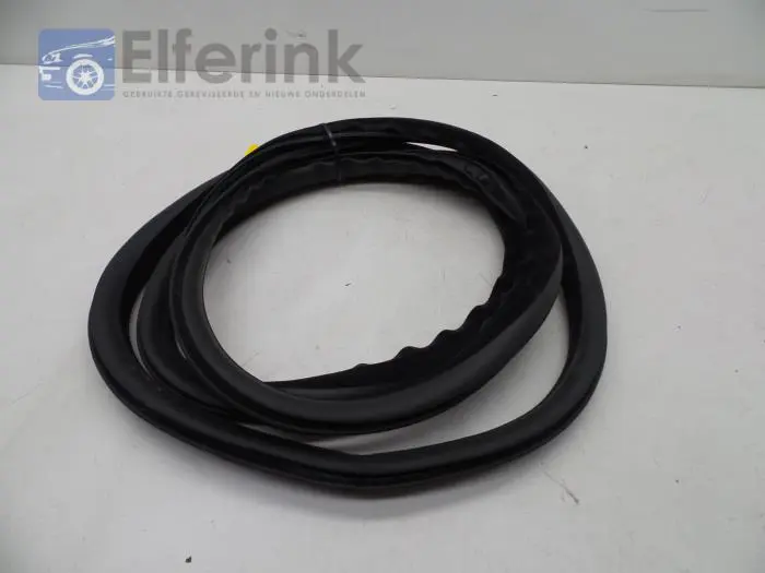 Portierrubber 4Deurs links-achter Volvo S80