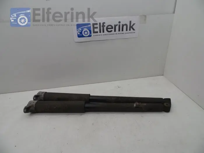 Shock absorber kit Volvo V40