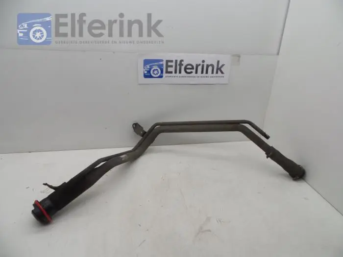 Fuel tank filler pipe Opel Insignia