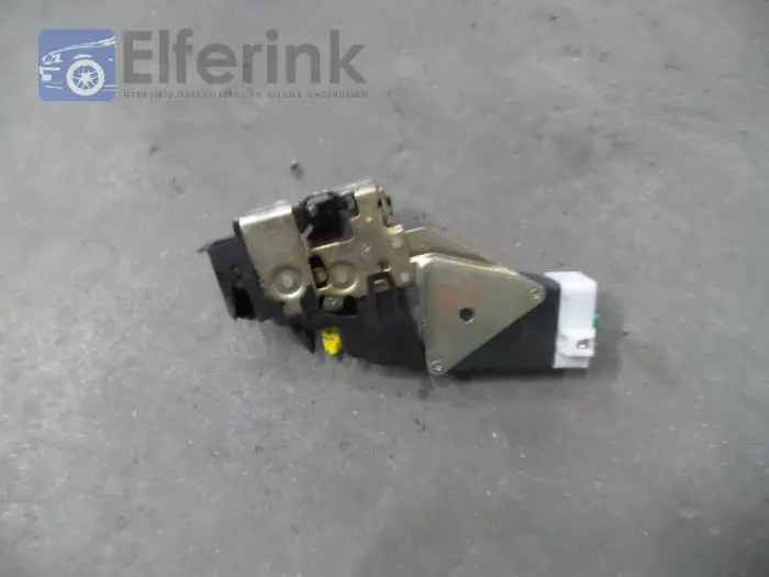 Front door lock mechanism 4-door, right Volvo V40