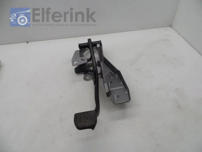 Brake pedal Volvo V60