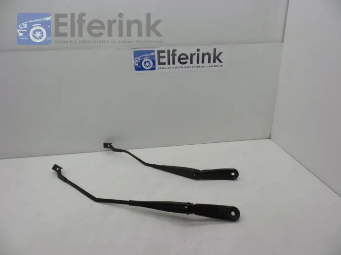 Front wiper arm Volvo V40